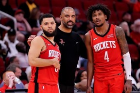 友博官方入口 -集结日CBA常规赛传出新动向，克里夫兰骑士复出首秀，管理层表态——管理层满意，团队化学反应显著(新疆队成为cba第一支晋级季后赛球队)