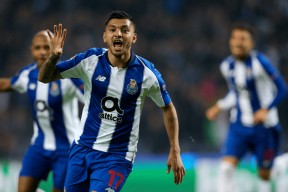 友博平台 -冲刺阶段波尔图备战欧联，战术微调细节曝光，态度坚定，临场指挥获称赞 