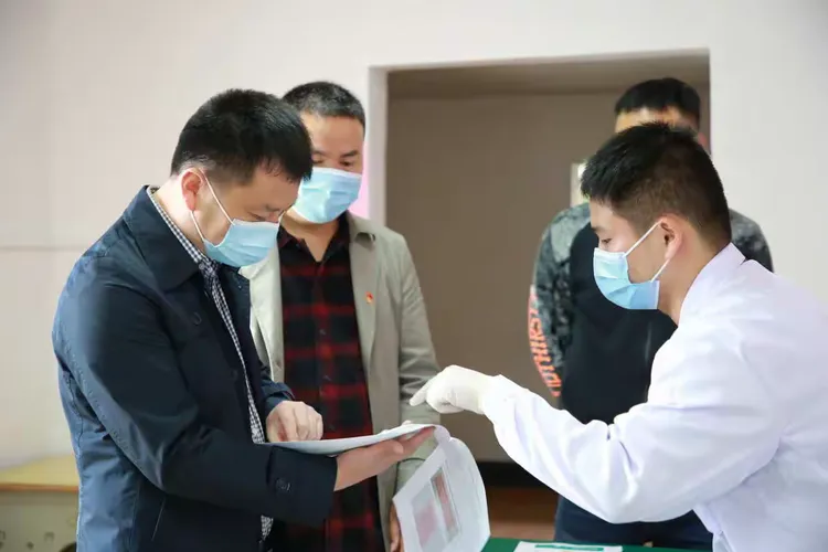 关于今晚国王杯焦点战；纽卡斯尔单刀错失；引发热议；医务组通报恢复的信息