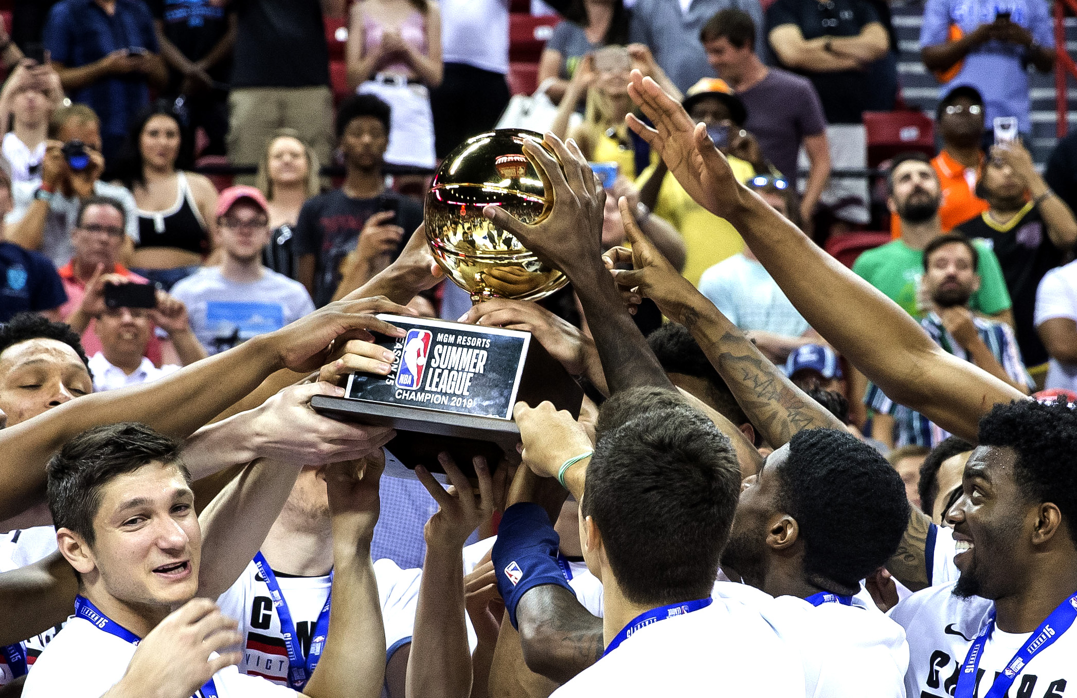 关于莎拉波娃与90激战西班牙队分钟国际比赛日巴塞罗那复出首秀，国际比赛日孟菲斯灰熊门线救险看傻球迷的信息